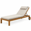 Teakhouten ligbed met verstelbare rugleuning, wielen en beige kussens, 200 x 70 cm