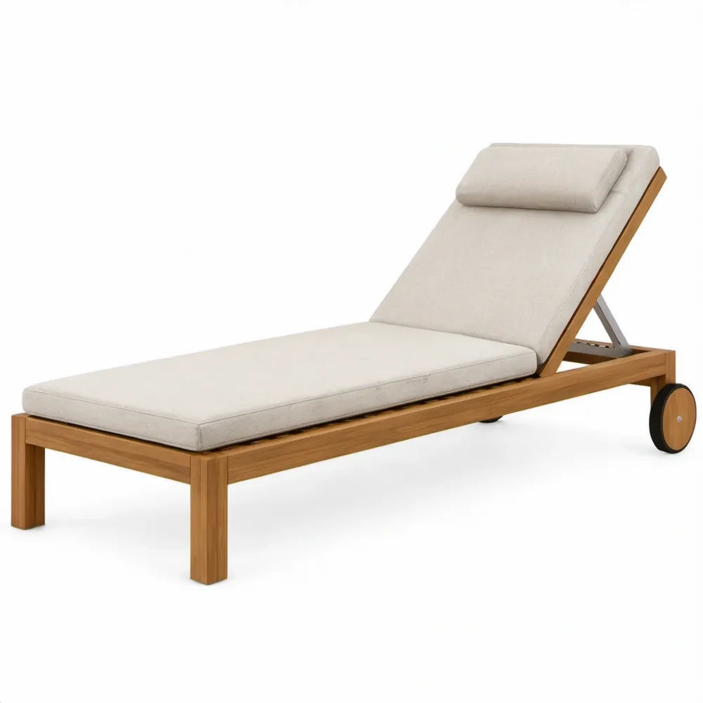 Teakhouten ligbed met verstelbare rugleuning, wielen en beige kussens, 200 x 70 cm